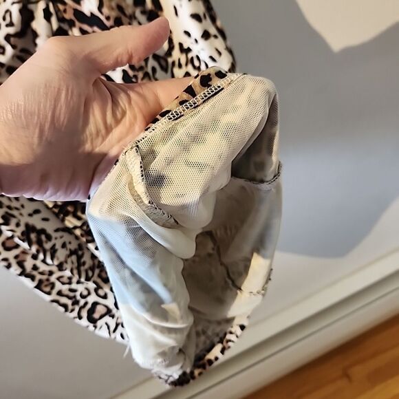 Calvin Klein Elegant Leopard Print Sheath Dress size 6 Stretch With Zip Business - Picture 6 of 6